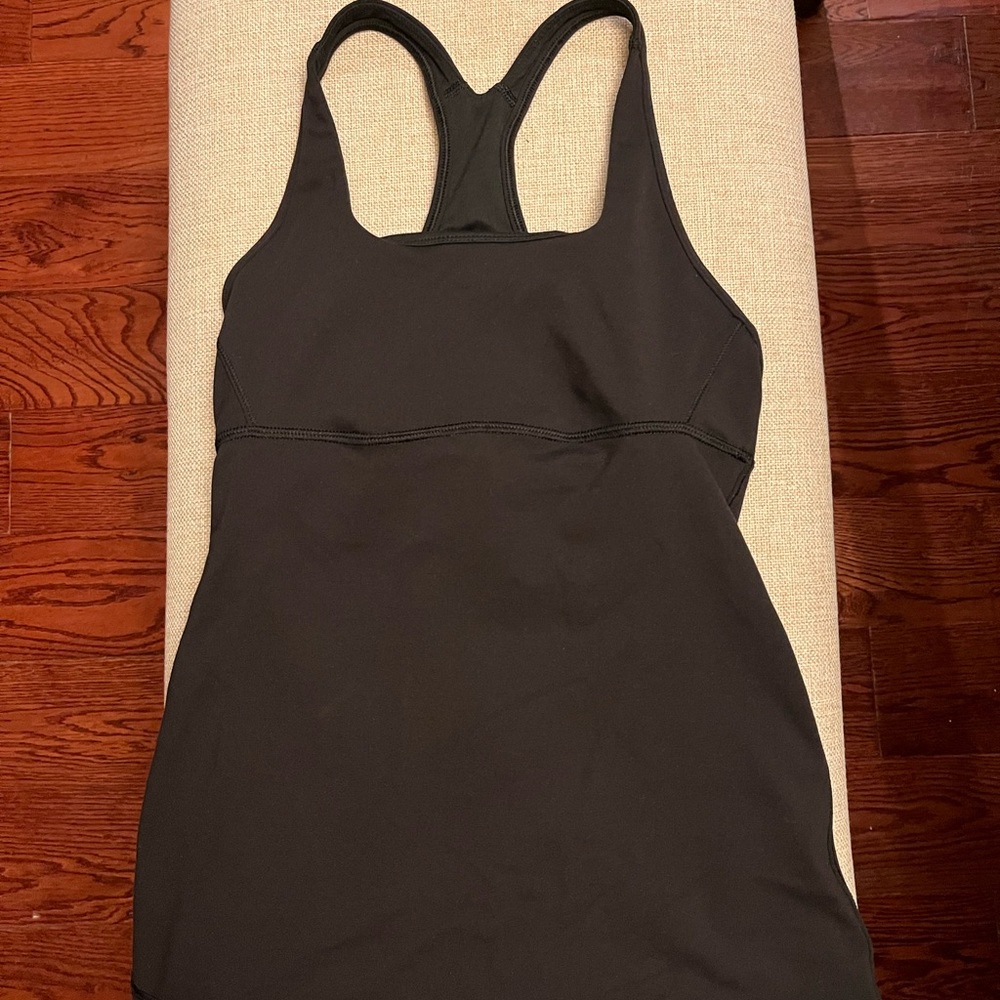 Lululemon classic sports tank w/ built in bra